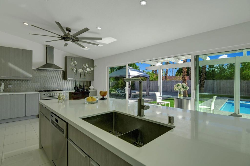 Los Compadres - Residential