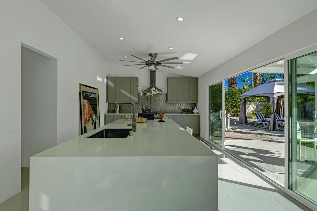 Los Compadres - Residential