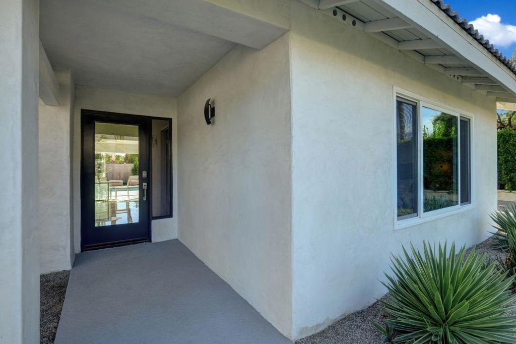 Los Compadres - Residential