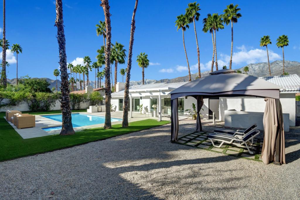 Los Compadres - Residential