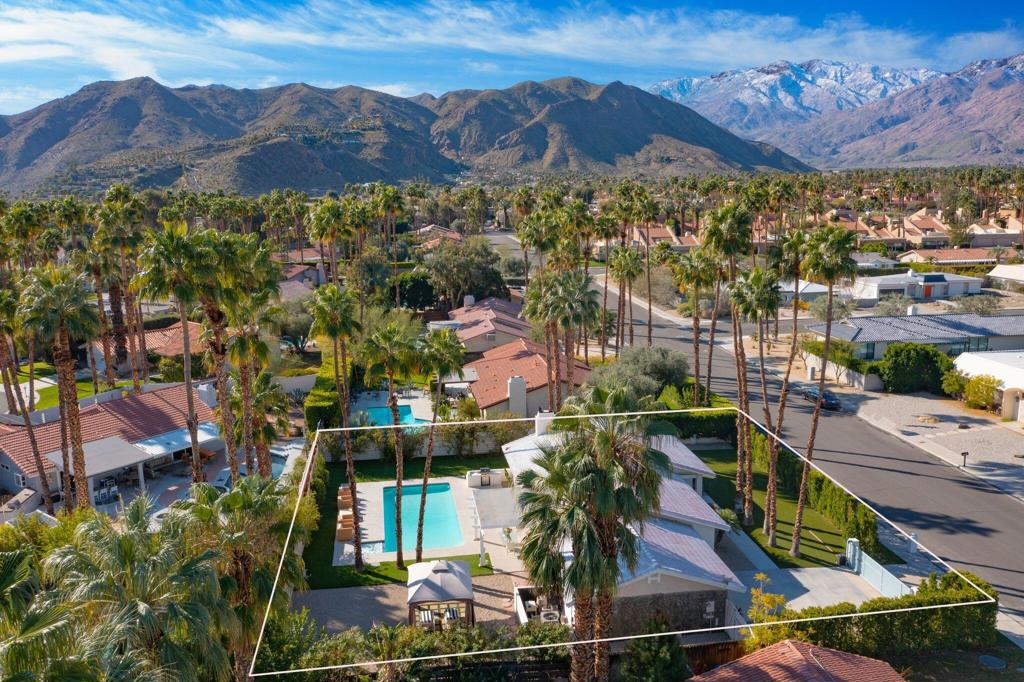 Los Compadres - Residential