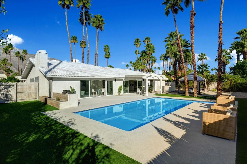 Los Compadres - Residential