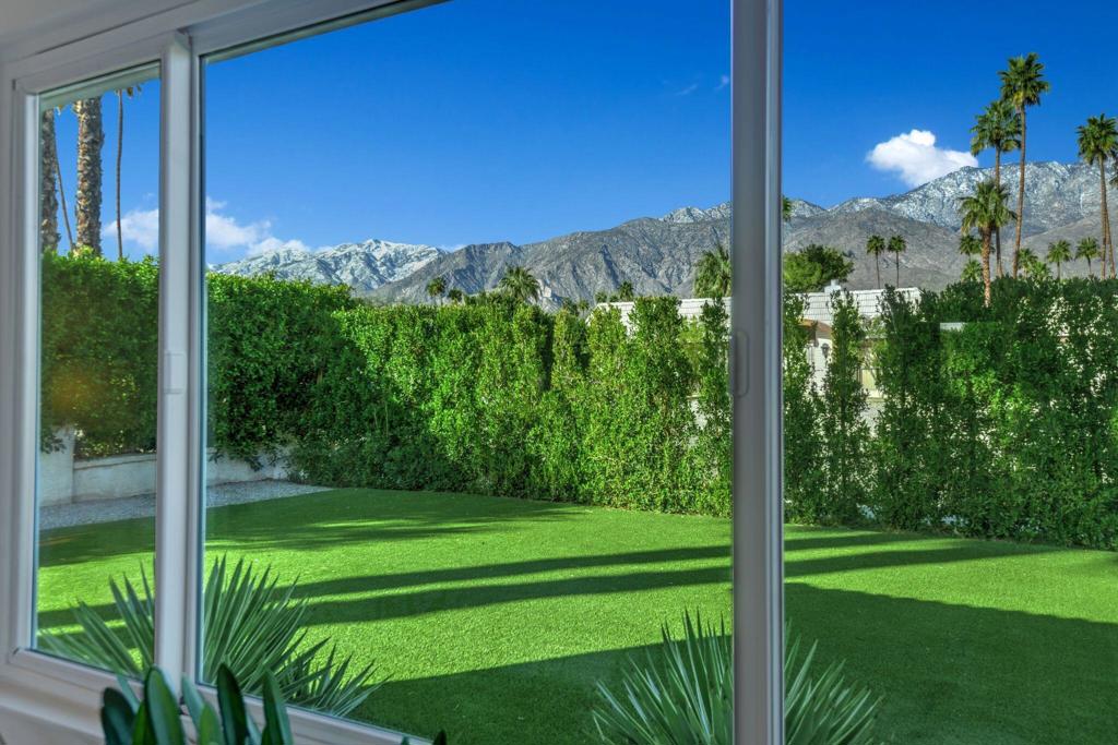 Los Compadres - Residential