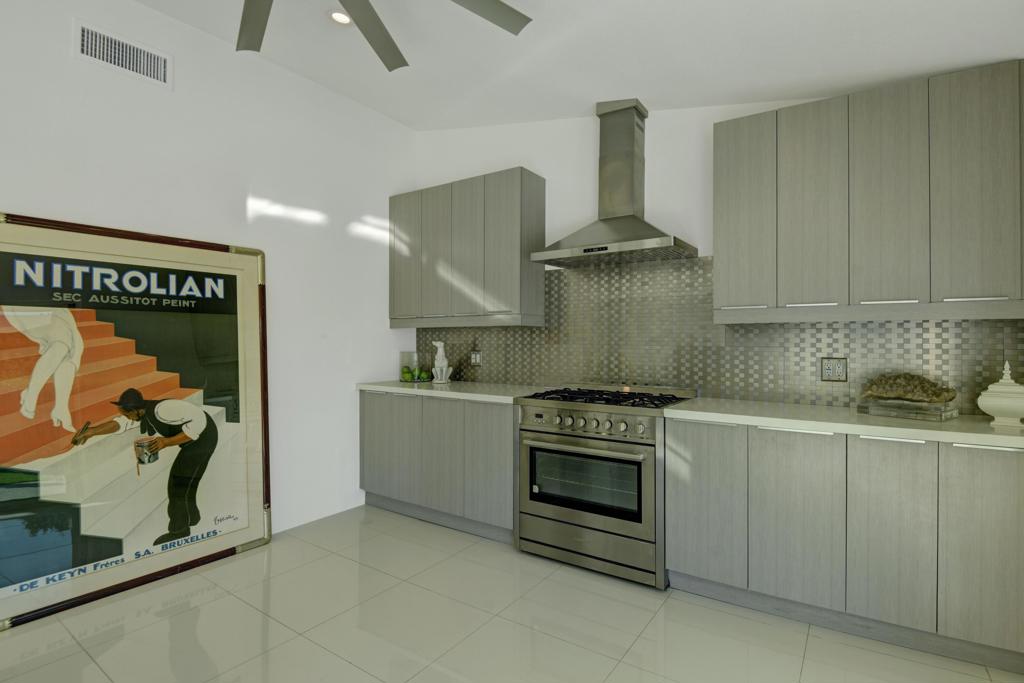 Los Compadres - Residential