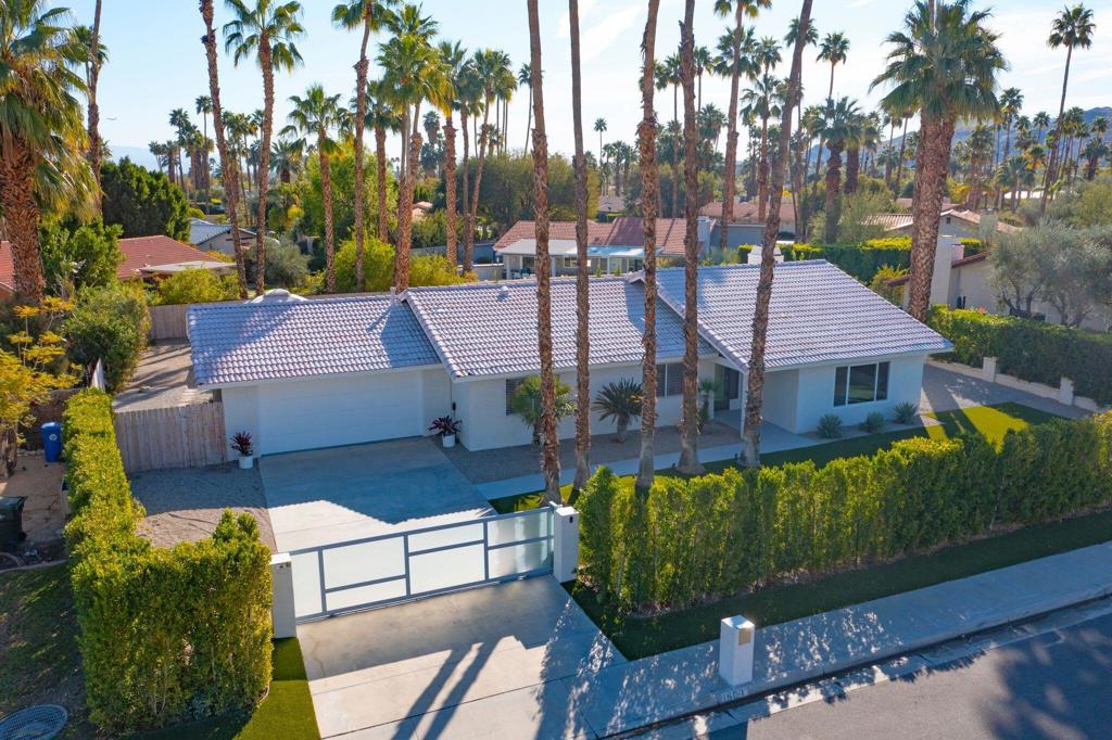 Los Compadres - Residential