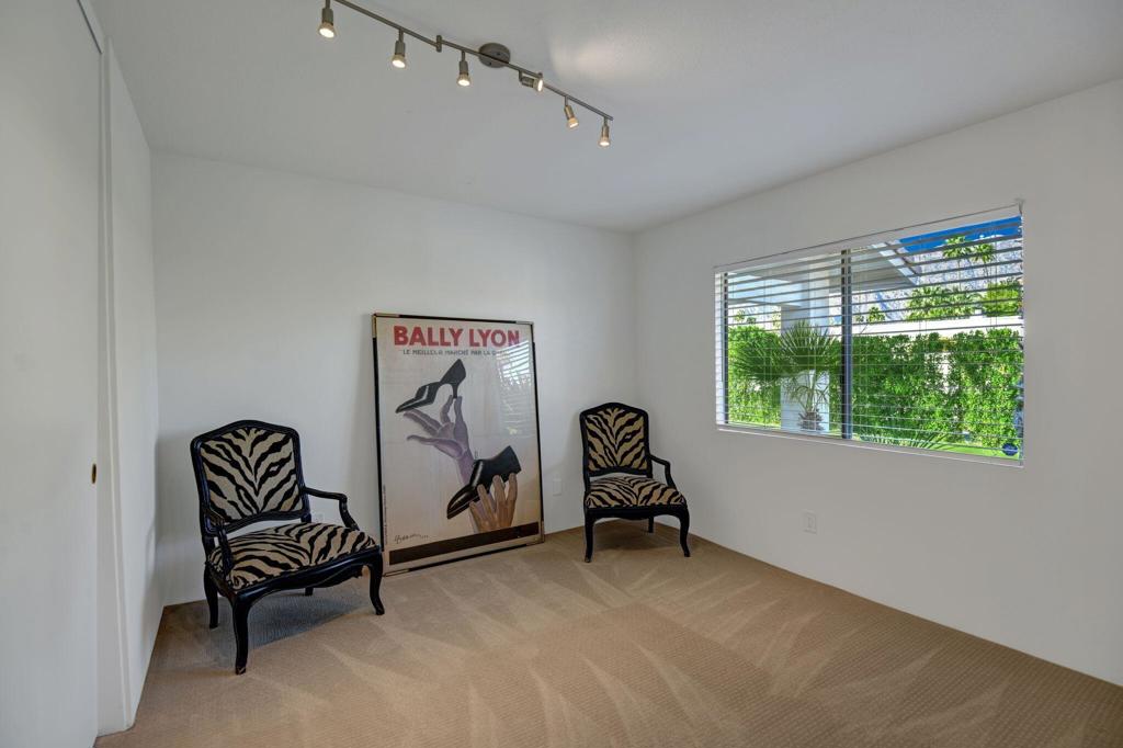 Los Compadres - Residential