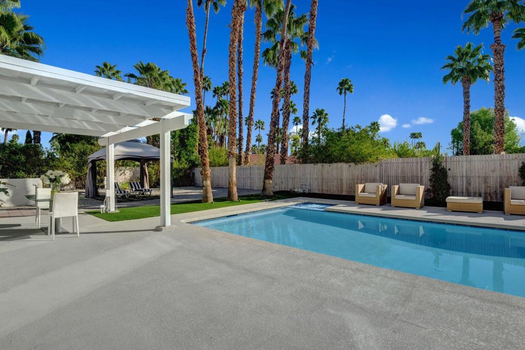 Los Compadres - Residential