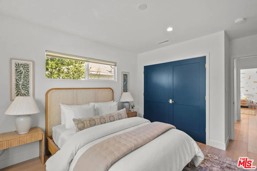 Encino, California 91436, United States, 3 Bedrooms Bedrooms, ,3 BathroomsBathrooms,Residential,Active,155872