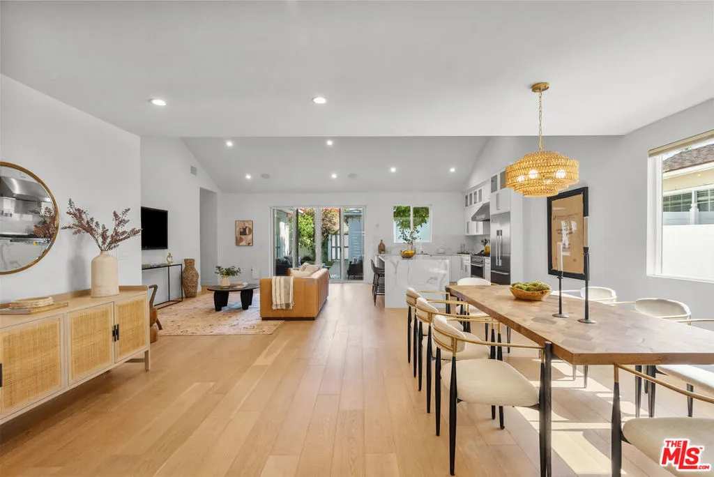 Encino, California 91436, United States, 3 Bedrooms Bedrooms, ,3 BathroomsBathrooms,Residential,Active,155872