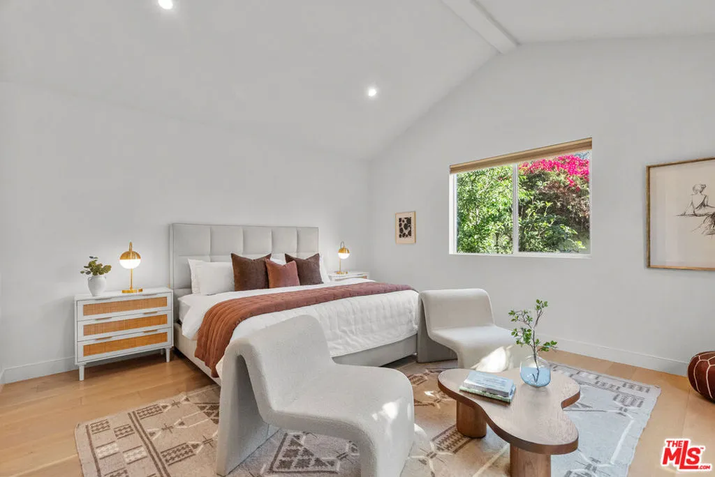 Encino, California 91436, United States, 3 Bedrooms Bedrooms, ,3 BathroomsBathrooms,Residential,Active,155872