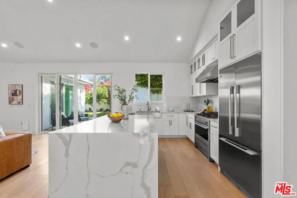 Encino, California 91436, United States, 3 Bedrooms Bedrooms, ,3 BathroomsBathrooms,Residential,Active,155872