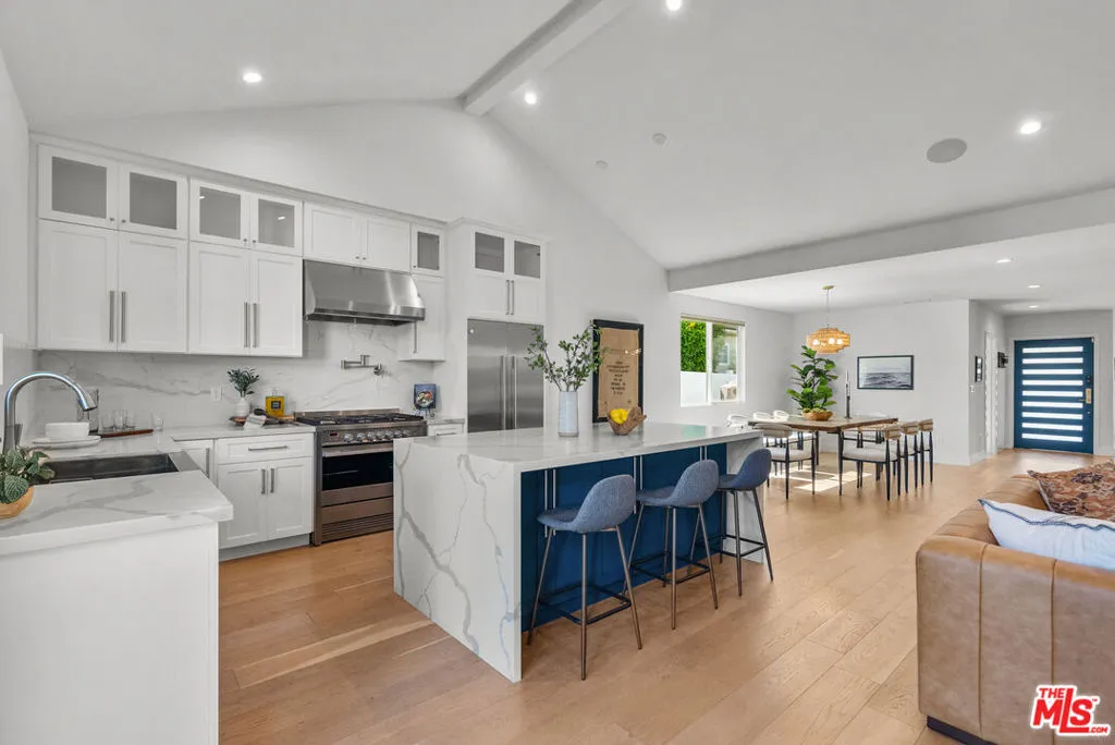 Encino, California 91436, United States, 3 Bedrooms Bedrooms, ,3 BathroomsBathrooms,Residential,Active,155872