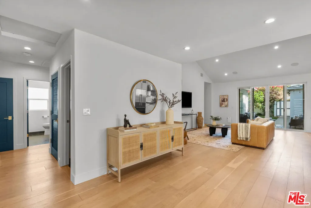 Encino, California 91436, United States, 3 Bedrooms Bedrooms, ,3 BathroomsBathrooms,Residential,Active,155872