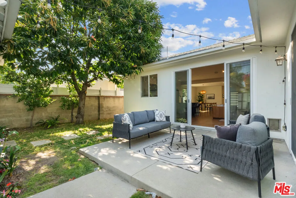 Encino, California 91436, United States, 3 Bedrooms Bedrooms, ,3 BathroomsBathrooms,Residential,Active,155872