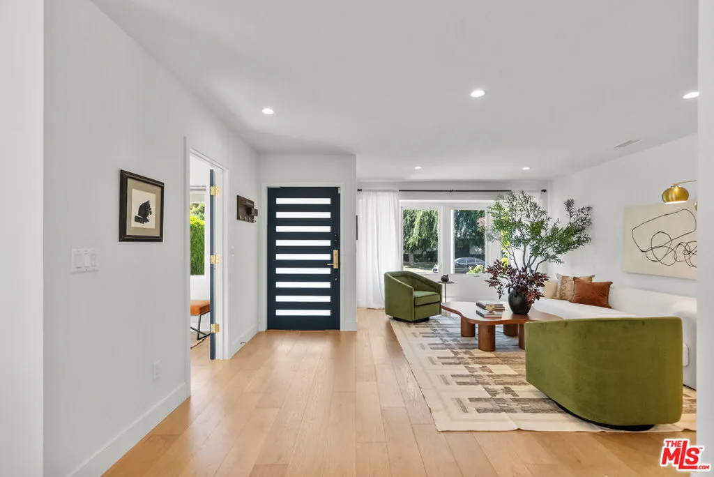 Encino, California 91436, United States, 3 Bedrooms Bedrooms, ,3 BathroomsBathrooms,Residential,Active,155872