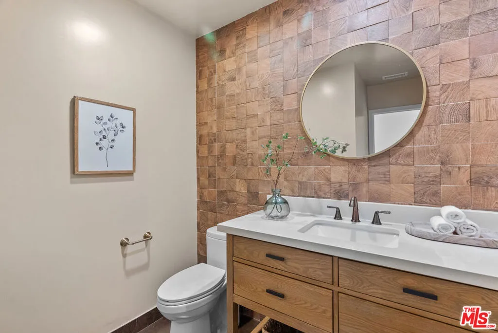 Encino, California 91436, United States, 3 Bedrooms Bedrooms, ,3 BathroomsBathrooms,Residential,Active,155872