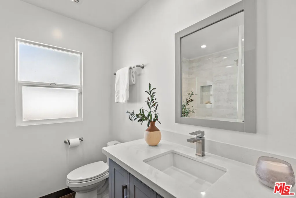 Encino, California 91436, United States, 3 Bedrooms Bedrooms, ,3 BathroomsBathrooms,Residential,Active,155872