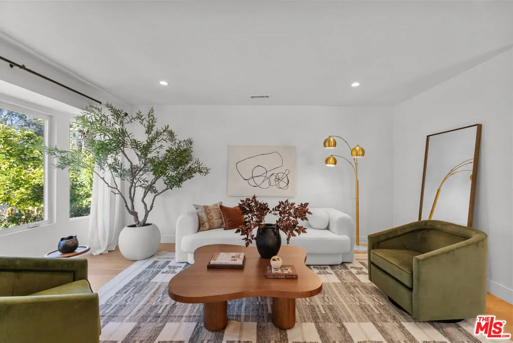 Encino, California 91436, United States, 3 Bedrooms Bedrooms, ,3 BathroomsBathrooms,Residential,Active,155872