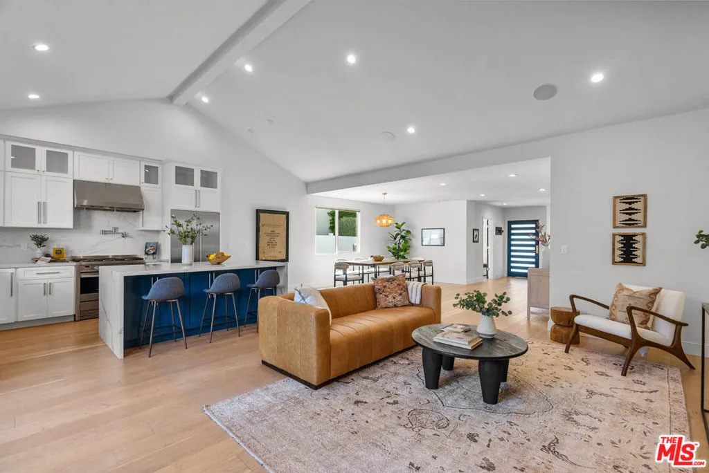 Encino, California 91436, United States, 3 Bedrooms Bedrooms, ,3 BathroomsBathrooms,Residential,Active,155872