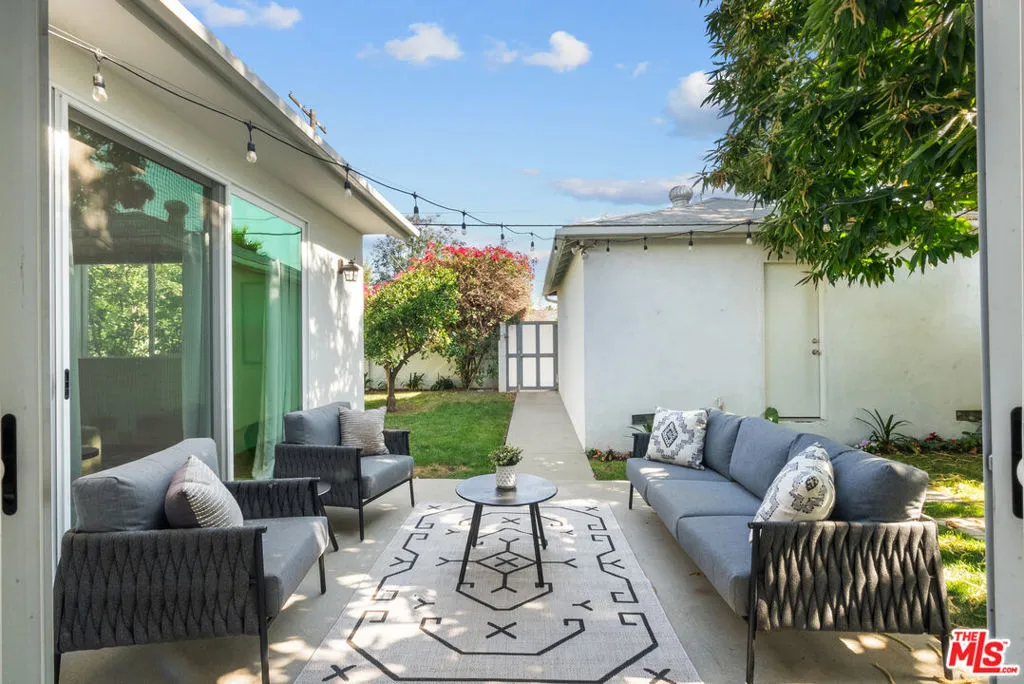 Encino, California 91436, United States, 3 Bedrooms Bedrooms, ,3 BathroomsBathrooms,Residential,Active,155872