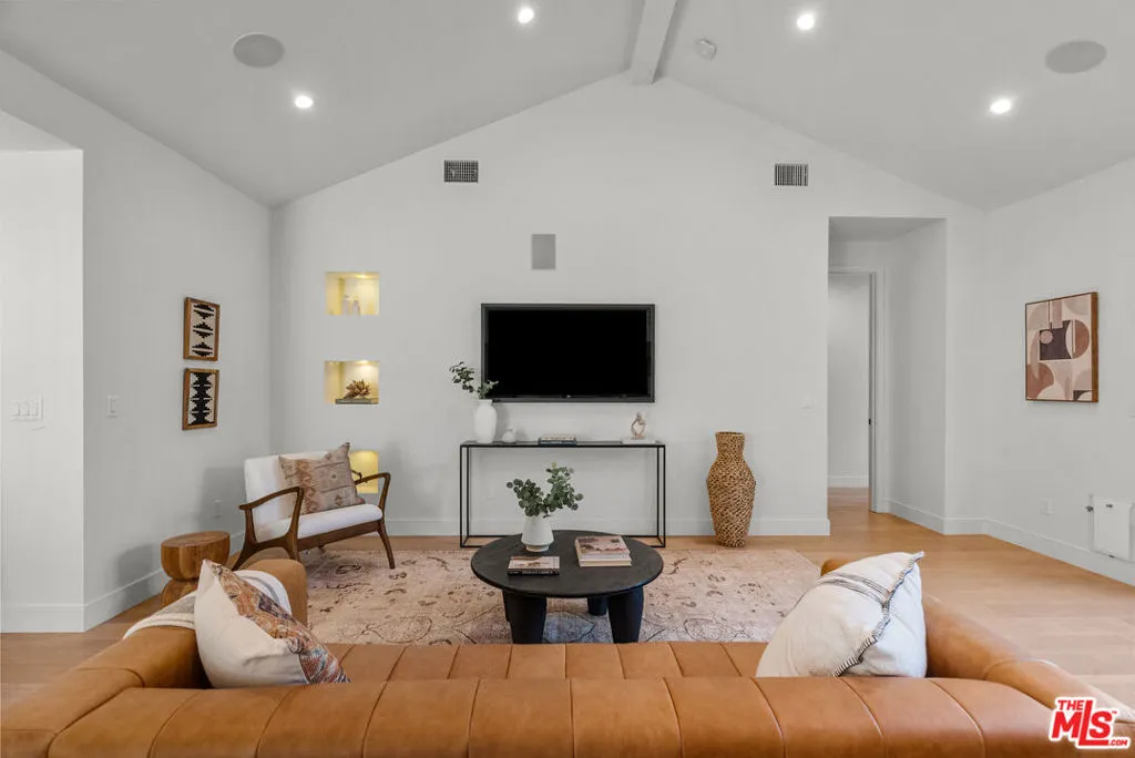 Encino, California 91436, United States, 3 Bedrooms Bedrooms, ,3 BathroomsBathrooms,Residential,Active,155872