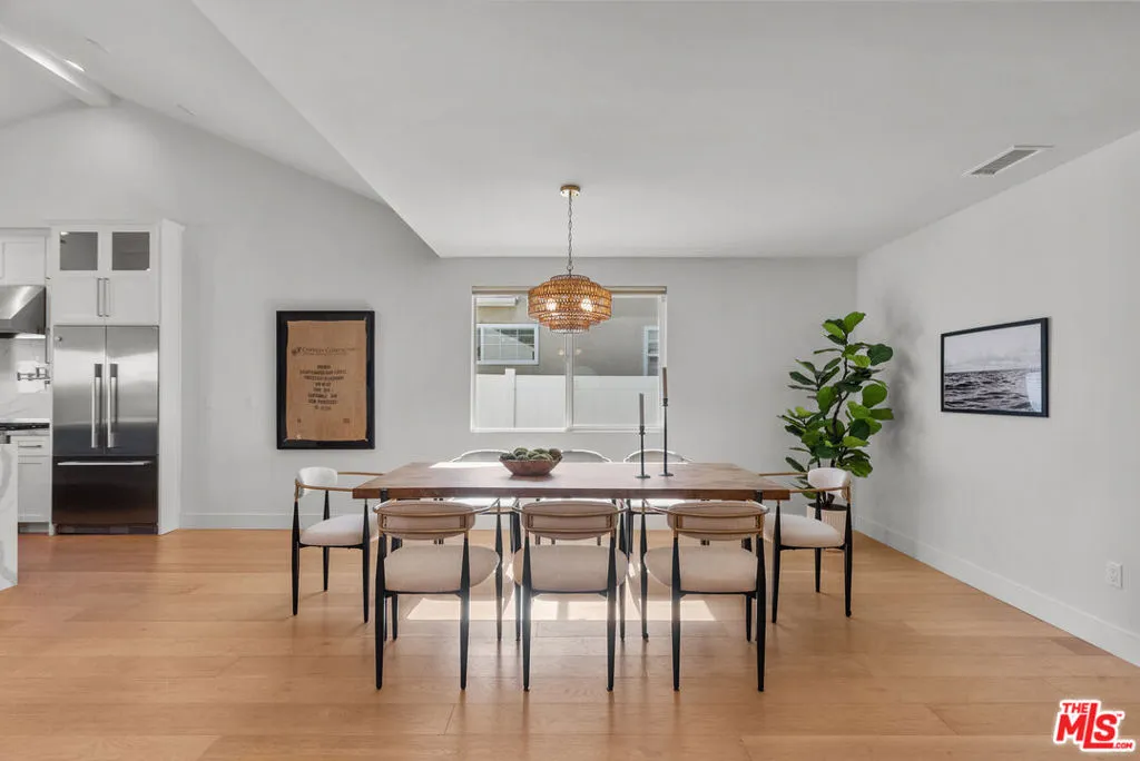 Encino, California 91436, United States, 3 Bedrooms Bedrooms, ,3 BathroomsBathrooms,Residential,Active,155872