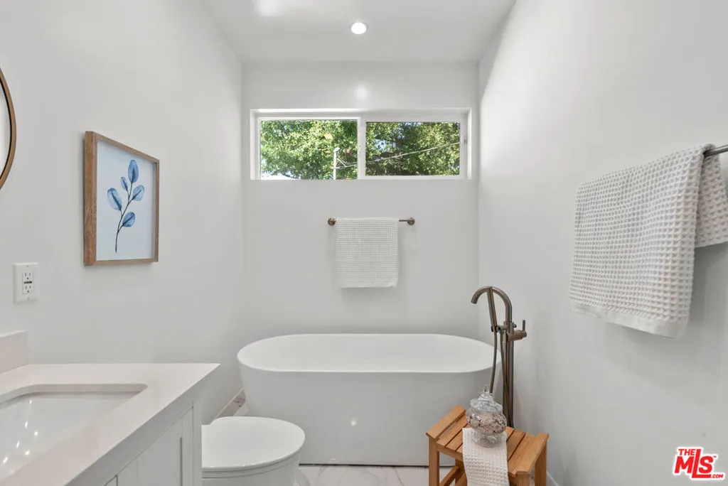 Encino, California 91436, United States, 3 Bedrooms Bedrooms, ,3 BathroomsBathrooms,Residential,Active,155872