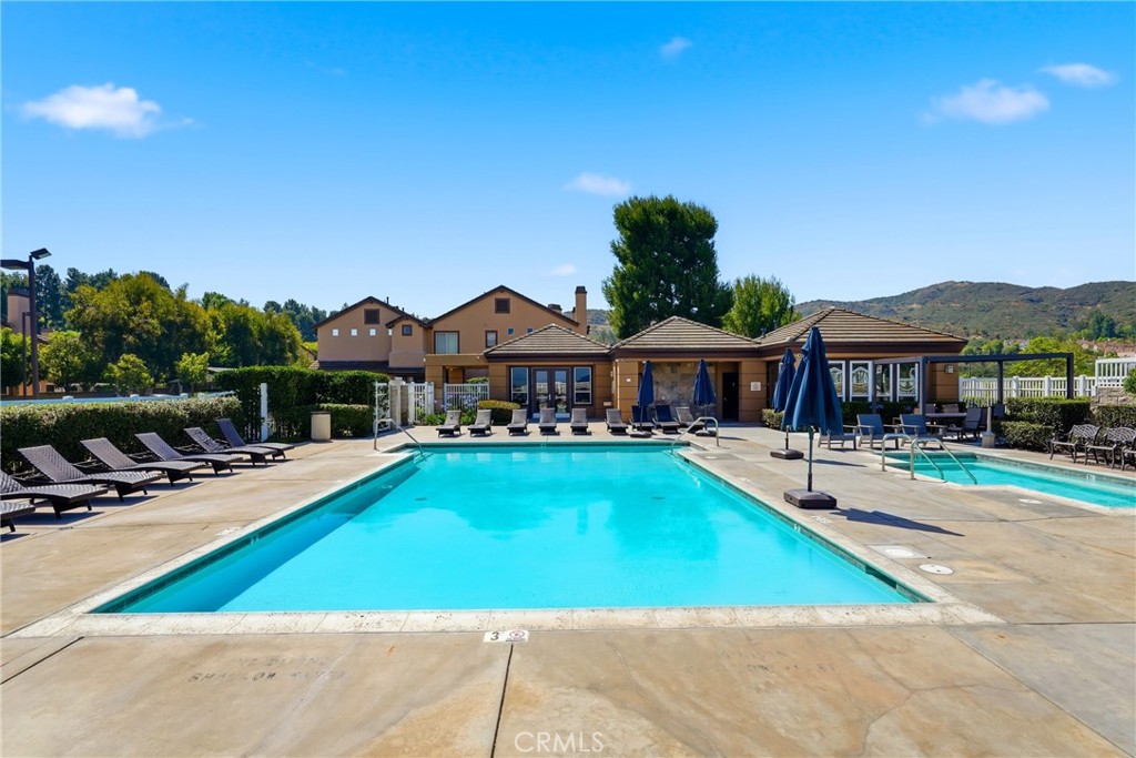 1176 S Country Glen