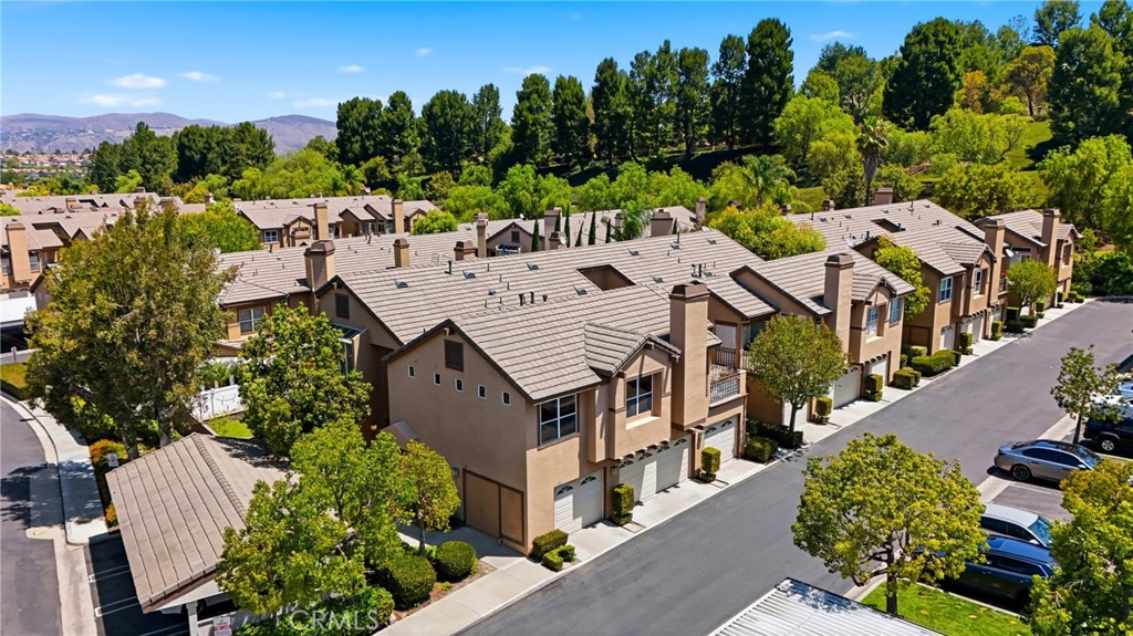 1176 S Country Glen
