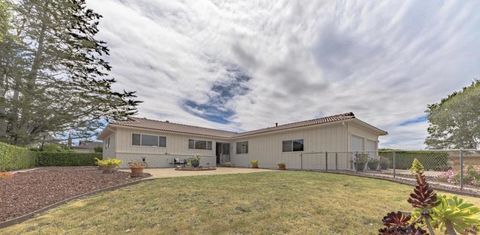 Photo of 15084 Green Oak Place, Salinas, CA 93907 (MLS # ML82043983)