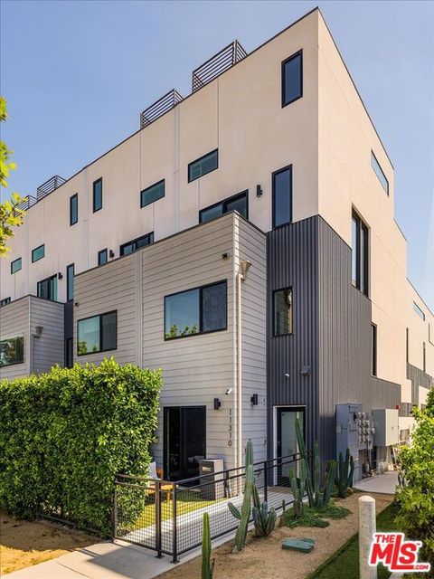 Photo of 11310 Victory Boulevard, North Hollywood, CA 91606 (MLS # 26694001)