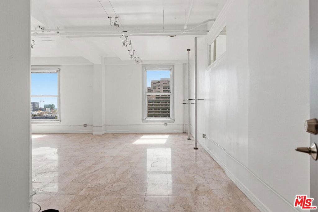 108 W 2nd Street 908