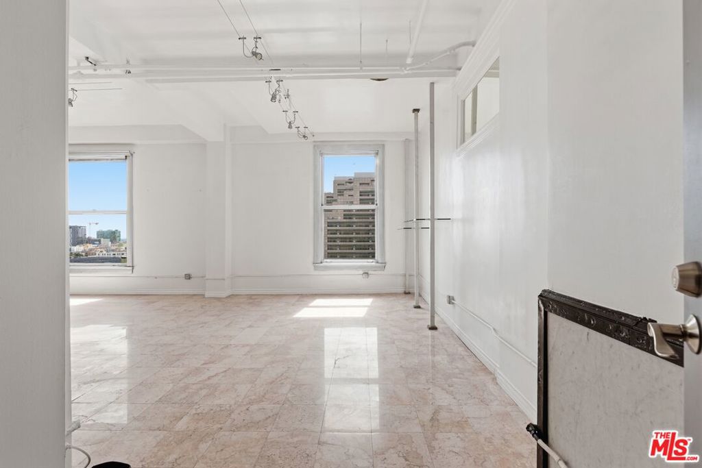 108 W 2nd Street 908