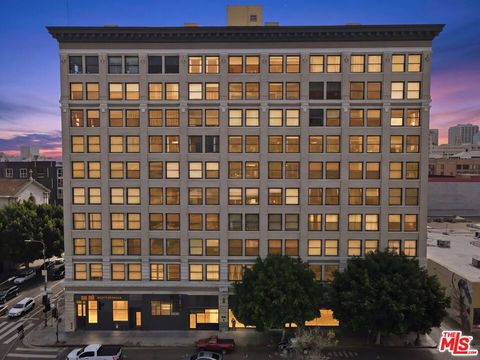 Photo of 108 W 2nd Street #908, Los Angeles, CA 90012 (MLS # 26800621)