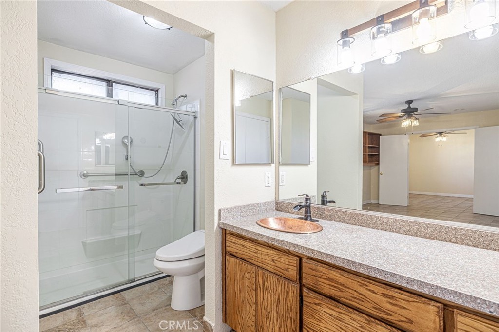 9505 E Avenue Q12