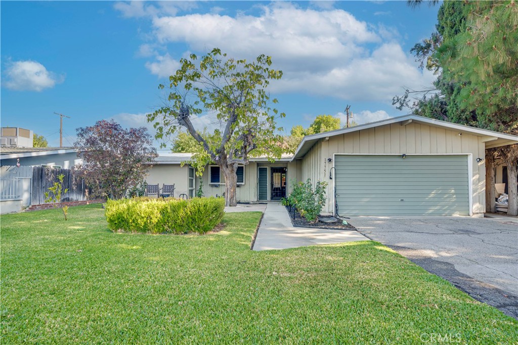 Charming 3-bed, 2-bath single-story home in the heart of Reseda! This well-kept property features a bright living room, a functional galley kitchen, and spacious bedrooms including a primary suite with private bath. The backyard offers plenty of room to garden, relax, or entertain. Located on a quiet street near shopping, dining, and the 101, this home is perfect for first-time buyers or investors looking for a solid rental opportunity.