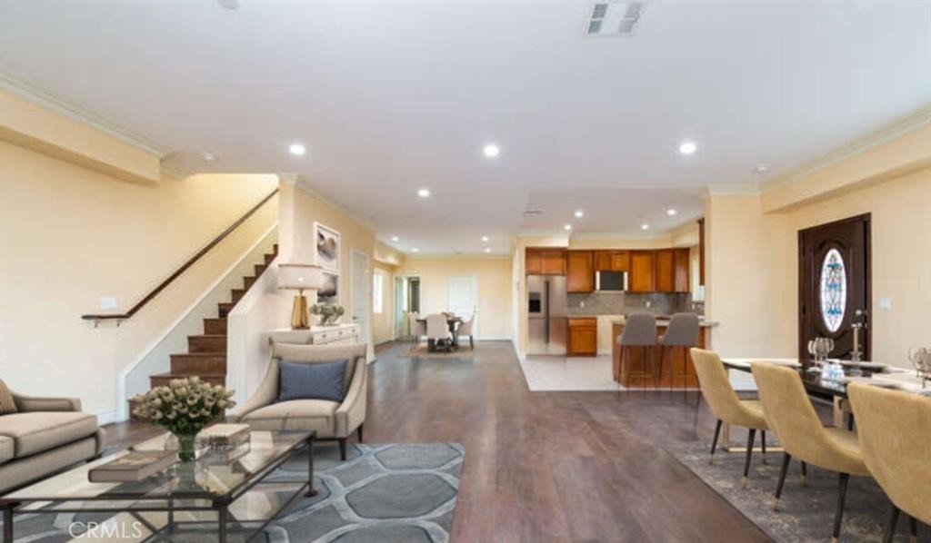 New construction in great area of Los Angeles. Large new townhouse style homes in a smooth complex of only 10 units. Low HOA $250/mo. Within a mile there is wonderful community park. Convenient access to 105 & 110 freeways. Only 10 miles from downtown LA. Gated community with automatic gate and located in a quiet neighborhood. Hurry don't miss this opportunity!