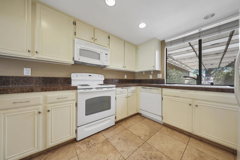 10 Lugo Drive