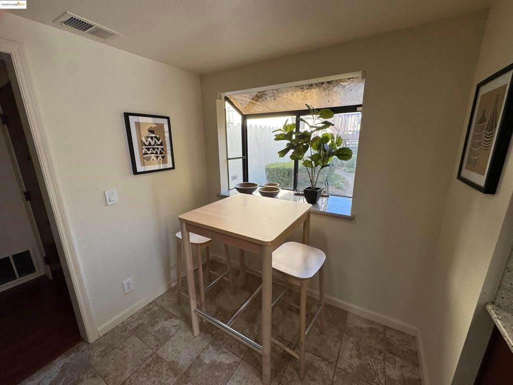 listing image 130720662649549754934