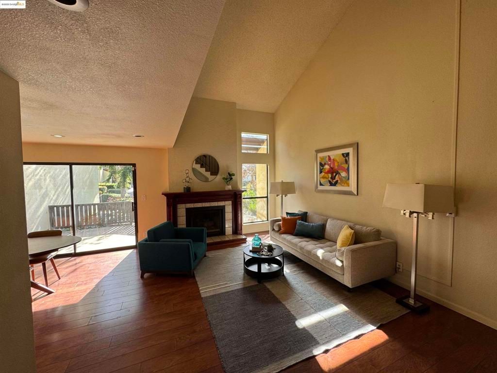 listing image 130722791976656010654