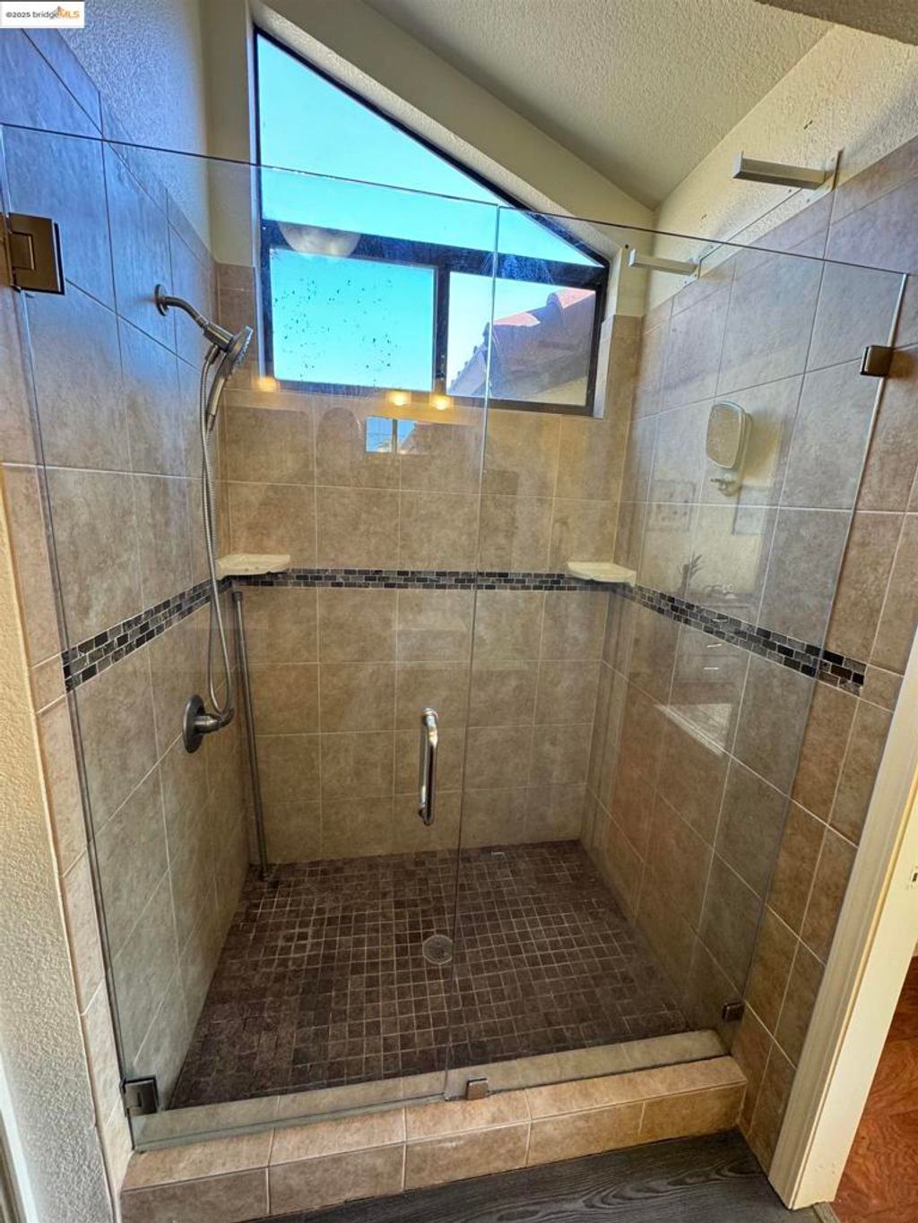 listing image 130729570167691115103