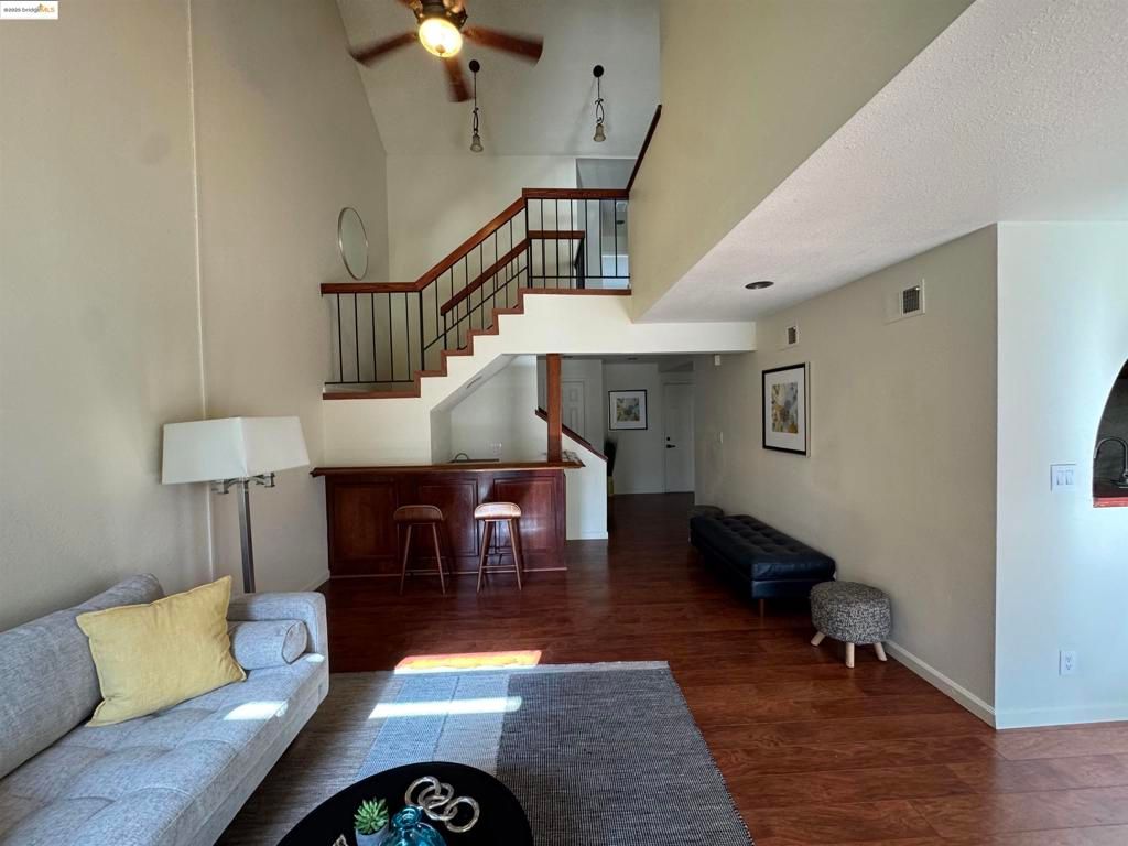 listing image 130727702305398912481