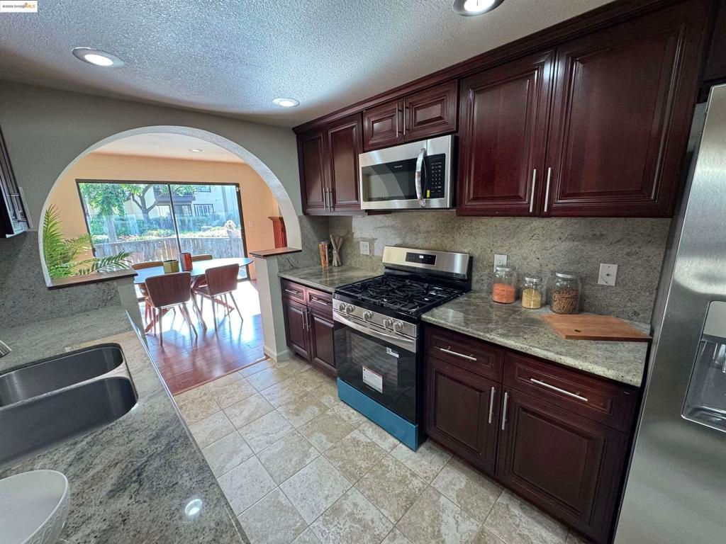 listing image 130725163743850688237