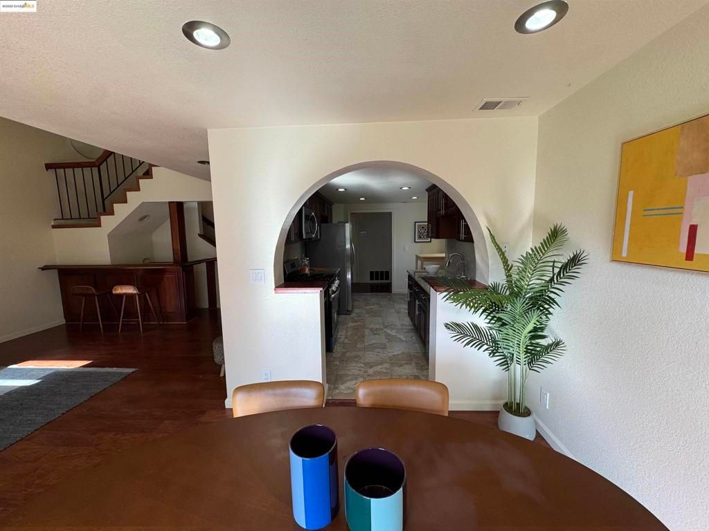 listing image 130723421182079479194