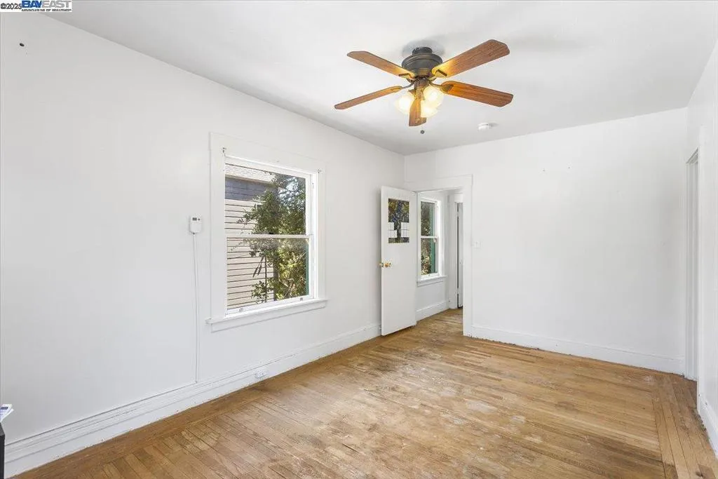 Alameda, California 94501, United States, 2 Bedrooms Bedrooms, ,2 BathroomsBathrooms,Residential,Active,186941