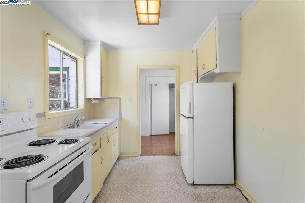 Alameda, California 94501, United States, 2 Bedrooms Bedrooms, ,2 BathroomsBathrooms,Residential,Active,186941