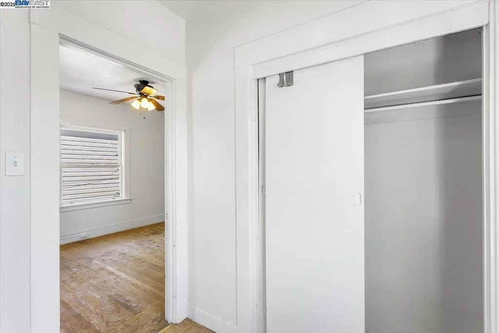 Alameda, California 94501, United States, 2 Bedrooms Bedrooms, ,2 BathroomsBathrooms,Residential,Active,186941