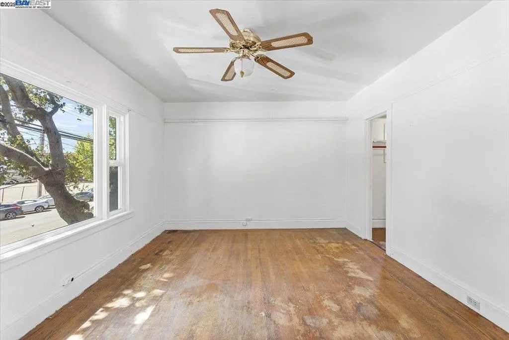 Alameda, California 94501, United States, 2 Bedrooms Bedrooms, ,2 BathroomsBathrooms,Residential,Active,186941