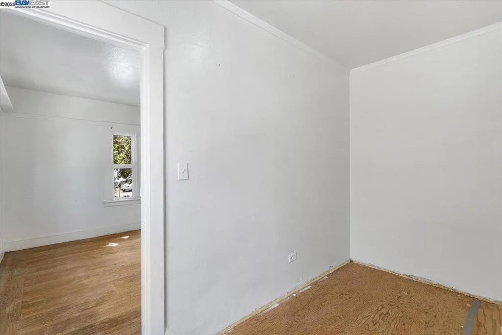 Alameda, California 94501, United States, 2 Bedrooms Bedrooms, ,2 BathroomsBathrooms,Residential,Active,186941