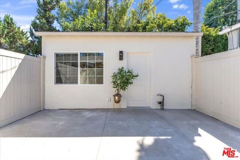 Photo of 12820 Hatteras St, Valley Village, CA 91607 (MLS # 25590679) Photo of 12820 Hatteras St, Valley Village, CA 91607 (MLS # 25590679)